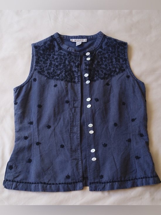 karavan Tops - Linen Embroidered Abalone‎ Button Front Top Lagenlook Coastal Minimalist Blouse